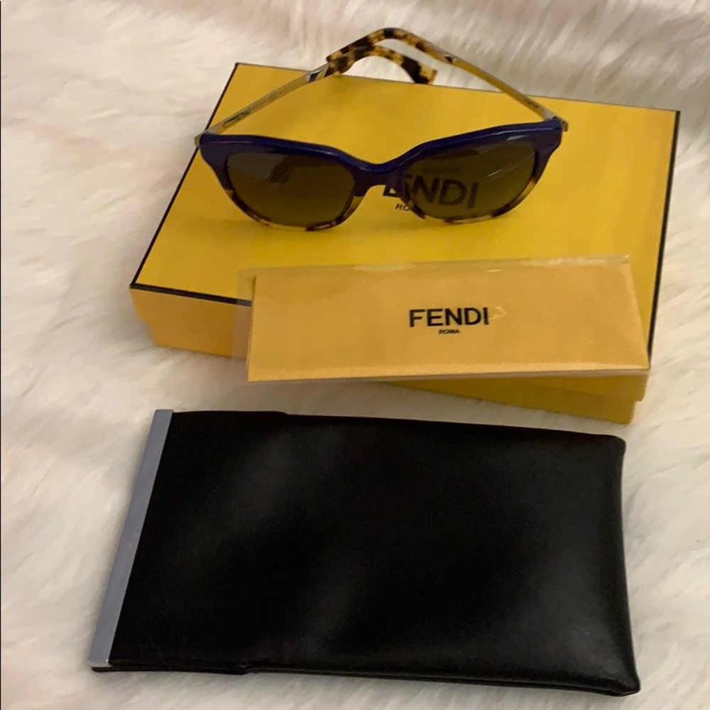 FENDI SHADES - Picture 8 of 8